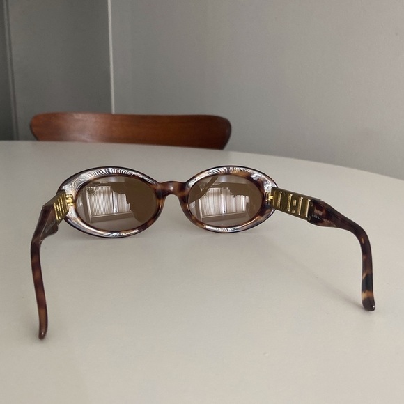 Gianni Versace 527/M MIAMI Vintage Sunglasses - Picture 2 of 16